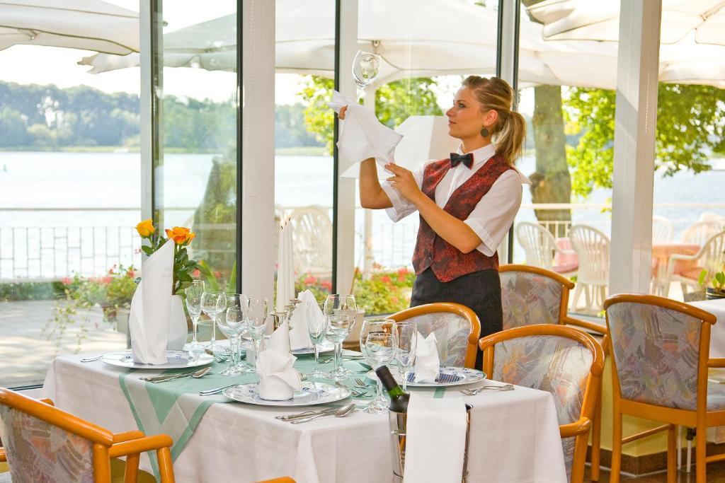 Hotel "Seelust" Garni Röbel Buitenkant foto